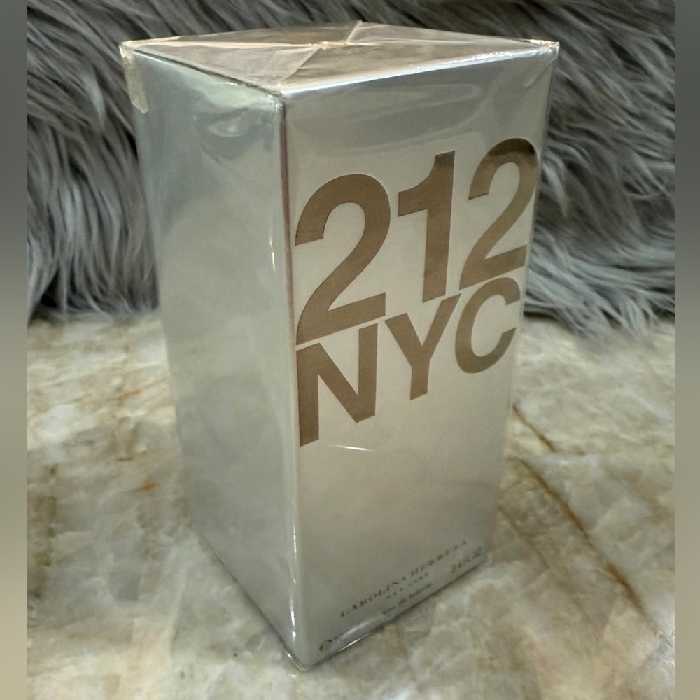 Carolina Herrera 212 Nyc Fragrance For Women  Edt Spray - 3.4 Oz/100ml